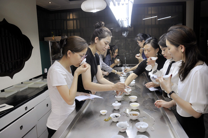 四平茶艺培训学员问天晟茶艺培训学校：天晟茶艺培训学校怎样招生？(图1)